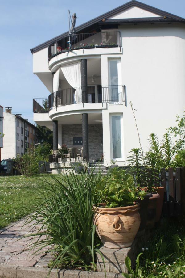 Lgp Exclusive Apartment Bihac Exterior photo